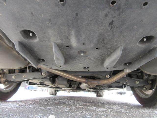 クラウンハイブリッド ロイヤルサルーン　車検２年付き　雹害　ＨＤＤナビ　ＢｌｕｅｔｏｏｔｈフルセグＴＶ　バックカメラ　ＥＴＣ　革電動シートヒーター＆クーラー　ＨＩＤオートヘッドライト　ＬＥＤフォグライト　純正１７インチアルミホイール（63枚目）