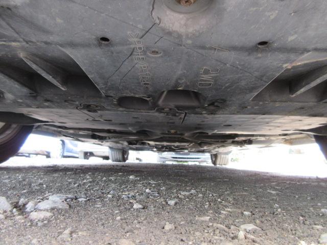 クラウンハイブリッド ロイヤルサルーン　車検２年付き　雹害　ＨＤＤナビ　ＢｌｕｅｔｏｏｔｈフルセグＴＶ　バックカメラ　ＥＴＣ　革電動シートヒーター＆クーラー　ＨＩＤオートヘッドライト　ＬＥＤフォグライト　純正１７インチアルミホイール（64枚目）