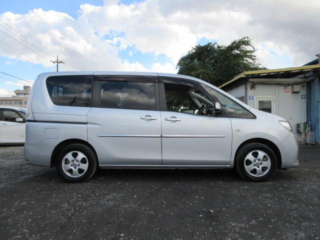 セレナ ２０Ｓ　車検２年付き　雹害　メモリーナビ　ＢｌｕｅｔｏｏｔｈワンセグＴＶ　バックカメラ　ＥＴＣ　クルーズコントロール　革調シートカバー　キーレスキー　１５インチアルミホイール（8枚目）