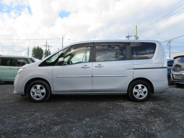 セレナ ２０Ｓ　車検２年付き　雹害　メモリーナビ　ＢｌｕｅｔｏｏｔｈワンセグＴＶ　バックカメラ　ＥＴＣ　クルーズコントロール　革調シートカバー　キーレスキー　１５インチアルミホイール（9枚目）