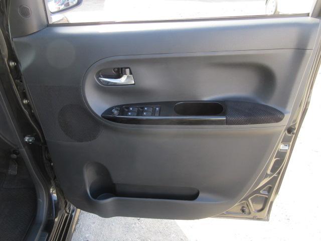 タント カスタムＲＳ　トップエディションＳＡＩＩ　ターボ　ブレーキサポート　車線逸脱警報　先行車発進警報　ＳＤナビ　ＢｌｕｅｔｏｏｔｈフルセグＴＶ　バックカメラ　ＥＴＣ　両側電動スライドドア　ピラーレス　ハーフレザーシート（27枚目）