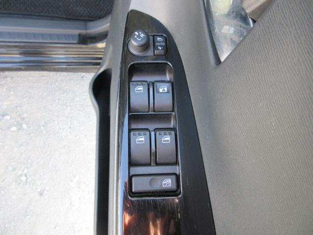 タント カスタムＲＳ　トップエディションＳＡＩＩ　ターボ　ブレーキサポート　車線逸脱警報　先行車発進警報　ＳＤナビ　ＢｌｕｅｔｏｏｔｈフルセグＴＶ　バックカメラ　ＥＴＣ　両側電動スライドドア　ピラーレス　ハーフレザーシート（32枚目）