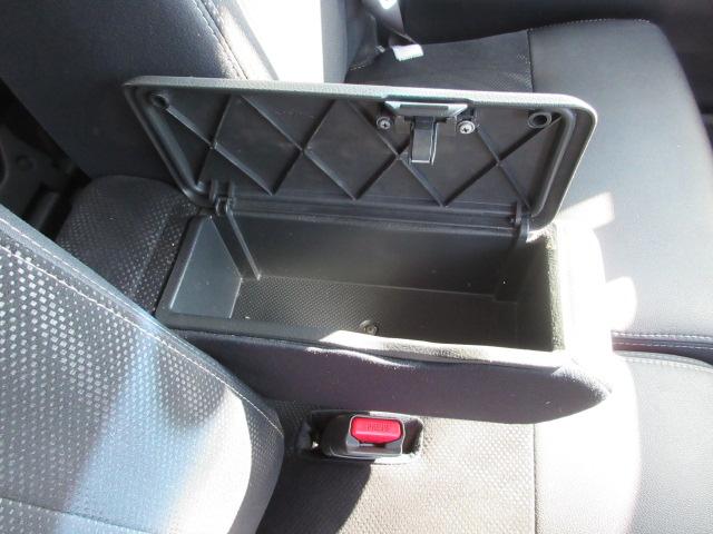 タント カスタムＲＳ　トップエディションＳＡＩＩ　ターボ　ブレーキサポート　車線逸脱警報　先行車発進警報　ＳＤナビ　ＢｌｕｅｔｏｏｔｈフルセグＴＶ　バックカメラ　ＥＴＣ　両側電動スライドドア　ピラーレス　ハーフレザーシート（34枚目）