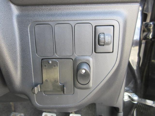 エッセ Ｄセレクション　車検２年付き　５ＭＴシフト　社外１４インチアルミホイール　ＭＯＭＯステアリング　追加メーター　タワーバー　トランクバー　ロアアームバー　社外スピーカー　キーレスキー　ＥＴＣ（30枚目）