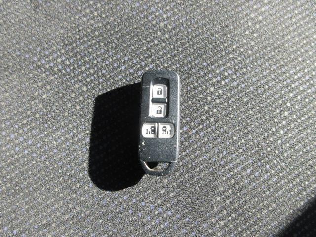 N-BOX G SSパッケージ 車検2年付き 後期型 禁煙車 CTBA ブレーキサポート 両側電動スライドドア ETC 前席シートヒーター HIDオートヘッドライト アイドリングストップ ギャザズCDデッキ AUX付(16枚目)