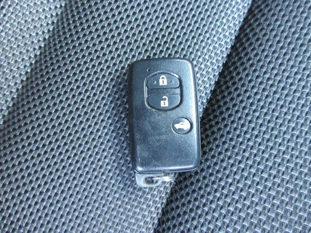 ８６ ＧＴ　ＭＴモードパドルシフト　ＳＤナビ　ＢｌｕｅｔｏｏｔｈフルセグＴＶ　バックカメラ　ＥＴＣ　ガラスフィルム貼　純正１７インチアルミホイール　ＨＩＤオートヘッドライト　フォグライト（16枚目）