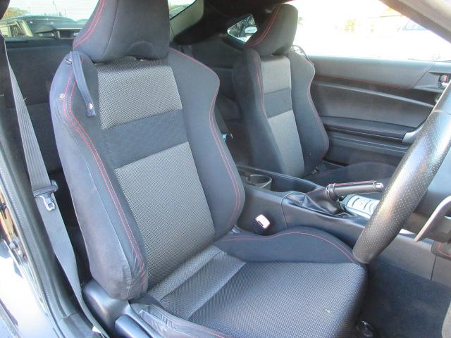 ８６ ＧＴ　ＭＴモードパドルシフト　ＳＤナビ　ＢｌｕｅｔｏｏｔｈフルセグＴＶ　バックカメラ　ＥＴＣ　ガラスフィルム貼　純正１７インチアルミホイール　ＨＩＤオートヘッドライト　フォグライト（25枚目）