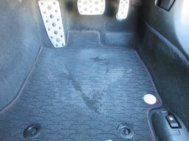 ８６ ＧＴ　ＭＴモードパドルシフト　ＳＤナビ　ＢｌｕｅｔｏｏｔｈフルセグＴＶ　バックカメラ　ＥＴＣ　ガラスフィルム貼　純正１７インチアルミホイール　ＨＩＤオートヘッドライト　フォグライト（27枚目）