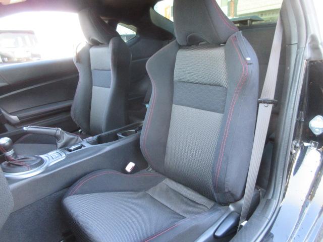 ８６ ＧＴ　ＭＴモードパドルシフト　ＳＤナビ　ＢｌｕｅｔｏｏｔｈフルセグＴＶ　バックカメラ　ＥＴＣ　ガラスフィルム貼　純正１７インチアルミホイール　ＨＩＤオートヘッドライト　フォグライト（42枚目）