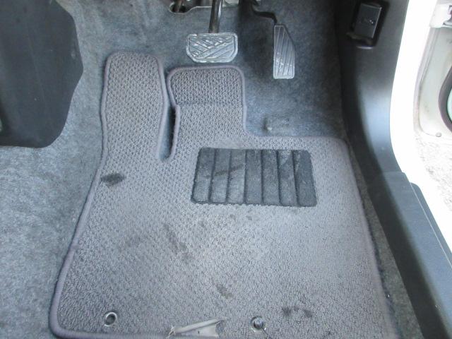 アルト Ｆ　車検２年付き　５ＡＧＳ　オートギヤシフト　ＭＴモード　純正ＣＤデッキ　ＡＵＸ付　ＥＴＣ　エコモード　ヘッドライトレベライザー（27枚目）