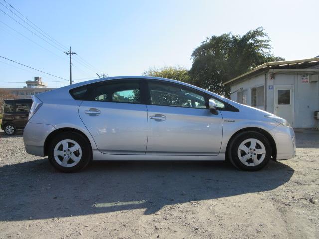 プリウス Ｌ　車検２年付き　ＤＶＤナビ　ＥＴＣ　純正１５インチアルミホイール　サイド・カーテンエアバック　スマートキー　プッシュスタート　ステアリモコン（8枚目）