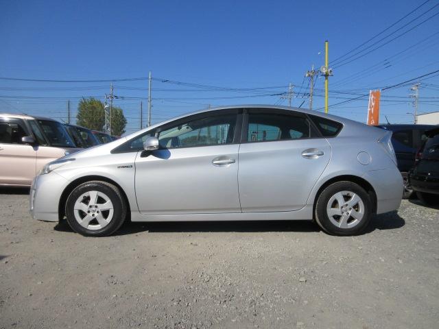 プリウス Ｌ　車検２年付き　ＤＶＤナビ　ＥＴＣ　純正１５インチアルミホイール　サイド・カーテンエアバック　スマートキー　プッシュスタート　ステアリモコン（9枚目）