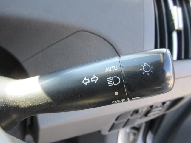 プリウス Ｌ　車検２年付き　ＤＶＤナビ　ＥＴＣ　純正１５インチアルミホイール　サイド・カーテンエアバック　スマートキー　プッシュスタート　ステアリモコン（30枚目）