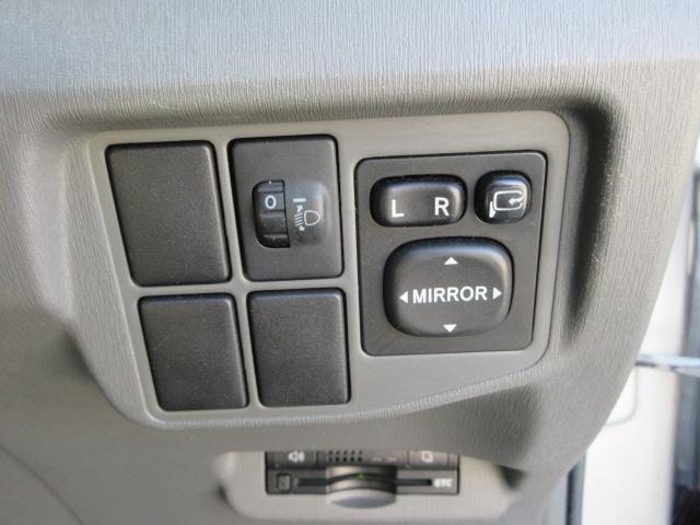 プリウス Ｌ　車検２年付き　ＤＶＤナビ　ＥＴＣ　純正１５インチアルミホイール　サイド・カーテンエアバック　スマートキー　プッシュスタート　ステアリモコン（31枚目）