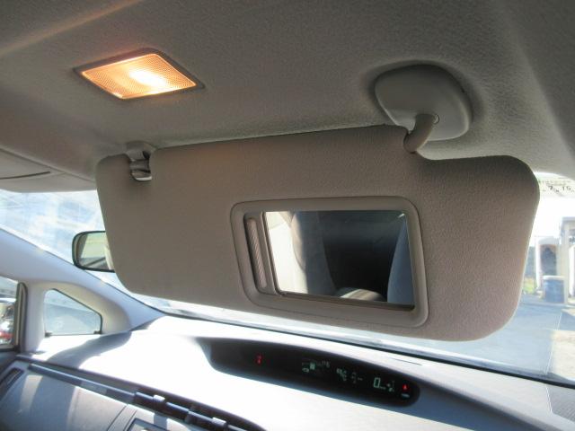 プリウス Ｌ　車検２年付き　ＤＶＤナビ　ＥＴＣ　純正１５インチアルミホイール　サイド・カーテンエアバック　スマートキー　プッシュスタート　ステアリモコン（35枚目）