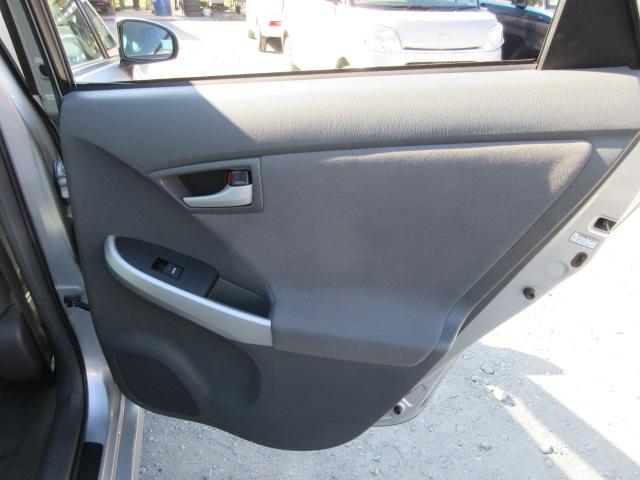 プリウス Ｌ　車検２年付き　ＤＶＤナビ　ＥＴＣ　純正１５インチアルミホイール　サイド・カーテンエアバック　スマートキー　プッシュスタート　ステアリモコン（37枚目）