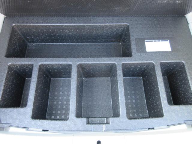 プリウス Ｌ　車検２年付き　ＤＶＤナビ　ＥＴＣ　純正１５インチアルミホイール　サイド・カーテンエアバック　スマートキー　プッシュスタート　ステアリモコン（42枚目）