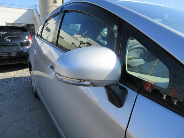 プリウス Ｌ　車検２年付き　ＤＶＤナビ　ＥＴＣ　純正１５インチアルミホイール　サイド・カーテンエアバック　スマートキー　プッシュスタート　ステアリモコン（53枚目）