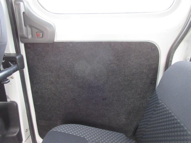デリカバン DX 車検1年付き 1オーナー車 キーレスキー スペアキー ヘッドライトレベライザー AM・FMラジオ AUX付 両側スライドドア(30枚目)