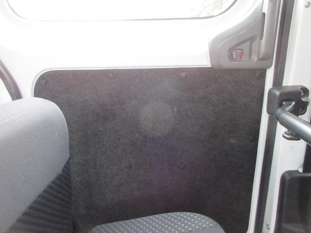 デリカバン DX 車検1年付き 1オーナー車 キーレスキー スペアキー ヘッドライトレベライザー AM・FMラジオ AUX付 両側スライドドア(37枚目)