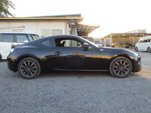 ８６ Ｇ　ＭＴモードオートマ　メモリーナビ　ＢｌｕｅｔｏｏｔｈフルセグＴＶ　バックカメラ　ＥＴＣ　キーレスキー　サイドエアバック　ＨＩＤオートヘッドライト　純正１６インチアルミホイール（4枚目）