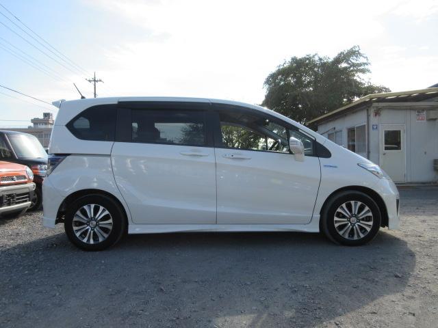 フリードハイブリッド ジャストセレクション　車検２年付き　大画面メモリナビ　フルセグＴＶ　バックカメラ　ＥＴＣ　ハーフレザーシート　両側電動スライドドア　クルーズコントロール　純正１５インチアルミホイール（8枚目）