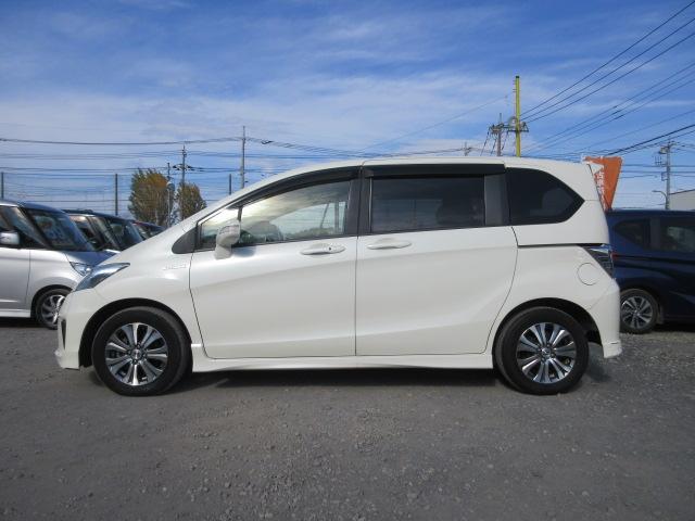 フリードハイブリッド ジャストセレクション　車検２年付き　大画面メモリナビ　フルセグＴＶ　バックカメラ　ＥＴＣ　ハーフレザーシート　両側電動スライドドア　クルーズコントロール　純正１５インチアルミホイール（9枚目）