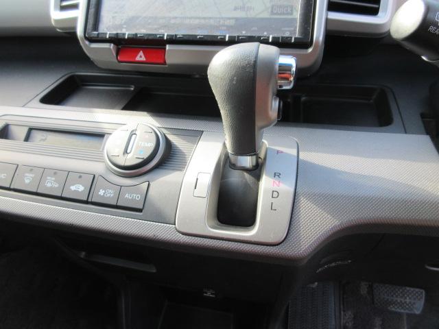 フリードハイブリッド ジャストセレクション　車検２年付き　大画面メモリナビ　フルセグＴＶ　バックカメラ　ＥＴＣ　ハーフレザーシート　両側電動スライドドア　クルーズコントロール　純正１５インチアルミホイール（28枚目）