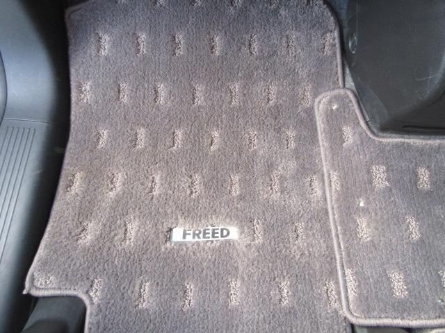 フリードハイブリッド ジャストセレクション　車検２年付き　大画面メモリナビ　フルセグＴＶ　バックカメラ　ＥＴＣ　ハーフレザーシート　両側電動スライドドア　クルーズコントロール　純正１５インチアルミホイール（50枚目）