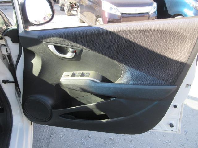 フィットハイブリッド スマートセレクション 車検2年付き メモリナビ BluetoothフルセグTV バックカメラ ETC スマートキー クルーズコントロール HIDオートヘッドライト アイドリングストップ(29枚目)