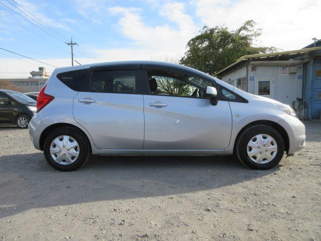 ノート Ｘ　ＤＩＧ－Ｓ　車検２年付き　スーパーチャージャー　ＳＤナビ　ワンセグＴＶ　バックカメラ　ＥＴＣ　アイドリングストップ　スマートキー　プッシュスタート（8枚目）