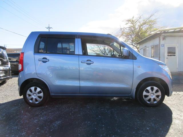 ワゴンＲ ＦＸ　車検２年付き　５ＭＴシフト　ＣＤデッキ　キーレスキー　電動格納ミラー　ヘッドライトレベライザー（8枚目）