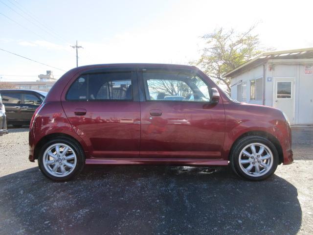 ミラジーノ ミニライト　車検２年付き　ＭＯＭＯ革巻ステアリング　純正１５インチアルミホイール　ＨＩＤヘッドライト　フォグライト　ＣＤデッキ　キーレスキー（8枚目）