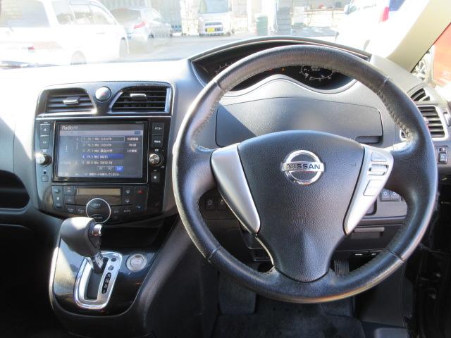 セレナ ハイウェイスターＳ－ＨＶアドバンスドセーフティパック　後期型　ブレーキサポート　車線逸脱警報　クリアランスソナー　天井モニター　ＳＤナビ　Ｂｌｕｅｔｏｏｔｈ　フルセグＴＶ　全周囲カメラ　ＥＴＣ　両側電動スライドドア　純正１６インチアルミホイール（13枚目）