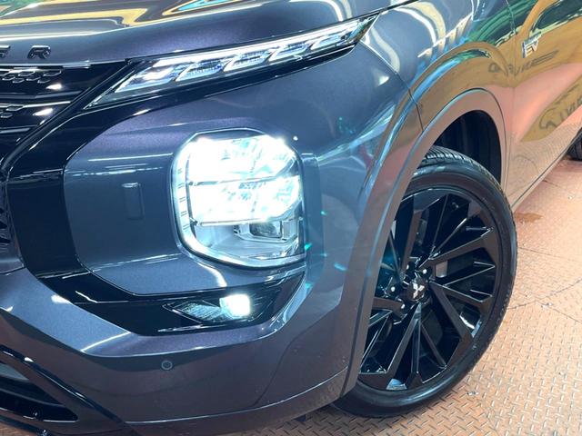 アウトランダーＰＨＥＶ ブラックエディション　禁煙車　４ＷＤ　サンルーフ　ＢＯＳＥサウンド　衝突軽減　８型ナビ　全周囲カメラ　マイパイロット　デジタルミラー　ブラインドスポットモニター　黒革　メモリーシート　シートヒーター　ＬＥＤヘッド　ＥＴＣ（15枚目）