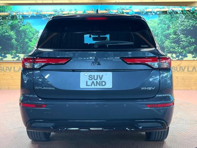 アウトランダーＰＨＥＶ ブラックエディション　禁煙車　４ＷＤ　サンルーフ　ＢＯＳＥサウンド　衝突軽減　８型ナビ　全周囲カメラ　マイパイロット　デジタルミラー　ブラインドスポットモニター　黒革　メモリーシート　シートヒーター　ＬＥＤヘッド　ＥＴＣ（18枚目）