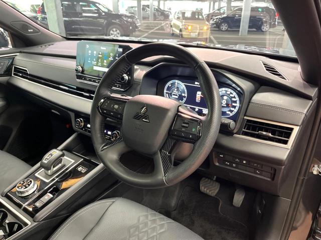 アウトランダーＰＨＥＶ ブラックエディション　禁煙車　４ＷＤ　サンルーフ　ＢＯＳＥサウンド　衝突軽減　８型ナビ　全周囲カメラ　マイパイロット　デジタルミラー　ブラインドスポットモニター　黒革　メモリーシート　シートヒーター　ＬＥＤヘッド　ＥＴＣ（22枚目）