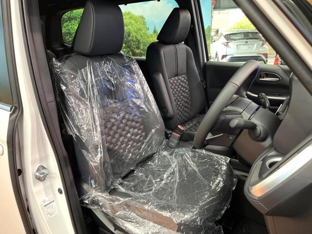 ヴォクシー ハイブリッドＳ－Ｚ　登録済未使用車　快適利便パック　ユニバーサルステップ　純正１０型ナビ　全周囲カメラ　ブラインドスポットモニター　レーダークルーズ　デジタルミラー　電動リアゲート　両側電動ドア　三眼ＬＥＤヘッド　ＥＴＣ（12枚目）