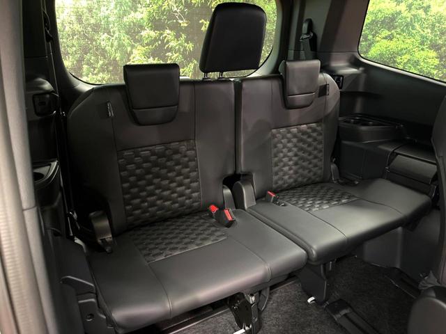 ヴォクシー ハイブリッドＳ－Ｚ　登録済未使用車　快適利便パック　ユニバーサルステップ　純正１０型ナビ　全周囲カメラ　ブラインドスポットモニター　レーダークルーズ　デジタルミラー　電動リアゲート　両側電動ドア　三眼ＬＥＤヘッド　ＥＴＣ（14枚目）