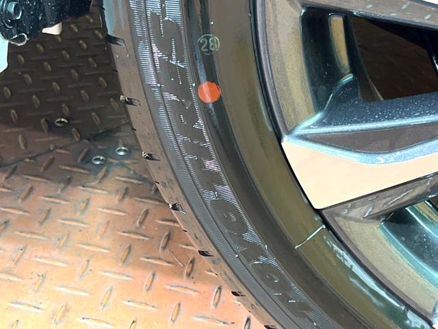 ヴォクシー ハイブリッドＳ－Ｚ　登録済未使用車　快適利便パック　ユニバーサルステップ　純正１０型ナビ　全周囲カメラ　ブラインドスポットモニター　レーダークルーズ　デジタルミラー　電動リアゲート　両側電動ドア　三眼ＬＥＤヘッド　ＥＴＣ（31枚目）