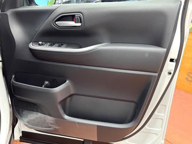 ヴォクシー ハイブリッドＳ－Ｚ　登録済未使用車　快適利便パック　ユニバーサルステップ　純正１０型ナビ　全周囲カメラ　ブラインドスポットモニター　レーダークルーズ　デジタルミラー　電動リアゲート　両側電動ドア　三眼ＬＥＤヘッド　ＥＴＣ（33枚目）