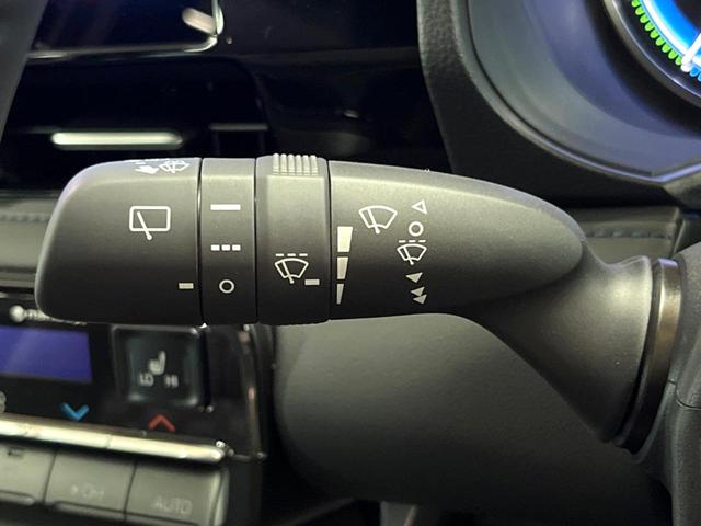 ヴォクシー ハイブリッドＳ－Ｚ　登録済未使用車　快適利便パック　ユニバーサルステップ　純正１０型ナビ　全周囲カメラ　ブラインドスポットモニター　レーダークルーズ　デジタルミラー　電動リアゲート　両側電動ドア　三眼ＬＥＤヘッド　ＥＴＣ（41枚目）