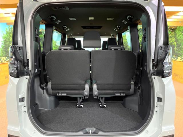 ヴォクシー ハイブリッドＳ－Ｚ　登録済未使用車　快適利便パック　ユニバーサルステップ　純正１０型ナビ　全周囲カメラ　ブラインドスポットモニター　レーダークルーズ　デジタルミラー　電動リアゲート　両側電動ドア　三眼ＬＥＤヘッド　ＥＴＣ（62枚目）