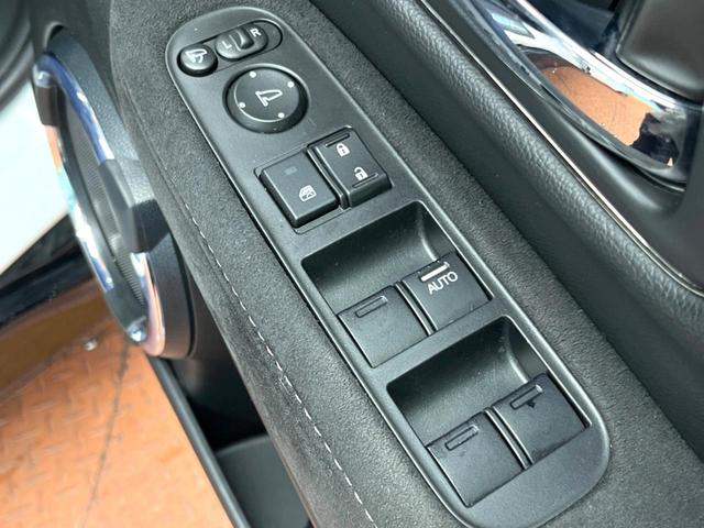 ヴェゼル ハイブリッドＲＳ・ホンダセンシング　禁煙車　ＳＤナビ　フルセグＴＶ　バックカメラ　レーダークルーズ　ホンダセンシング　ハーフレザー　シートヒーター　パドルシフト　純正１８インチアルミ　ドラレコ　ＥＴＣ　オートライト　オートエアコン（32枚目）
