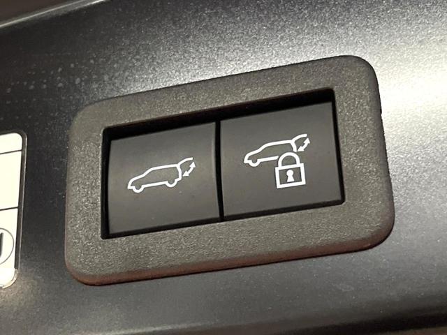 カローラクロス ハイブリッド　Ｚ　禁煙　ガラスルーフ　純正１０型ナビ　全周囲カメラ　ブラインドスポットモニター　レーダークルーズ　電動リアゲート　ハーフレザー　シートヒーター　ＬＥＤヘッド　オートハイビーム　純正１８アルミ　ＥＴＣ（8枚目）