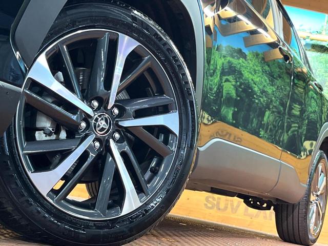 カローラクロス ハイブリッド　Ｚ　禁煙　ガラスルーフ　純正１０型ナビ　全周囲カメラ　ブラインドスポットモニター　レーダークルーズ　電動リアゲート　ハーフレザー　シートヒーター　ＬＥＤヘッド　オートハイビーム　純正１８アルミ　ＥＴＣ（16枚目）