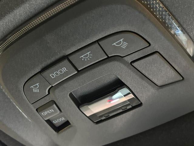 カローラクロス ハイブリッド　Ｚ　禁煙　ガラスルーフ　純正１０型ナビ　全周囲カメラ　ブラインドスポットモニター　レーダークルーズ　電動リアゲート　ハーフレザー　シートヒーター　ＬＥＤヘッド　オートハイビーム　純正１８アルミ　ＥＴＣ（50枚目）