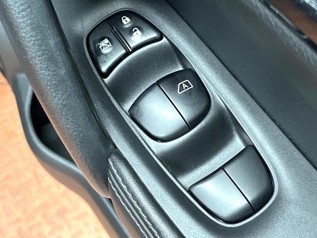 エクストレイル ２０Ｘｉ　ハイブリッド　４ＷＤ　ＳＤナビ　全周囲カメラ　衝突被害軽減システム　レーダークルーズ　禁煙車　電動リアゲート　ドラレコ　コーナーセンサー　スマートキー　ＬＥＤヘッド　ビルトインＥＴＣ　車線逸脱警報　オートエアコン（53枚目）