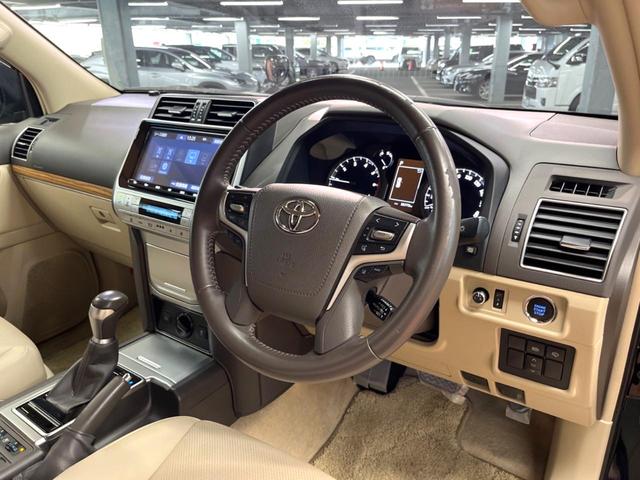 ランドクルーザープラド ＴＸ　Ｌパッケージ　禁煙　純正エアロ　純正９型ナビ　バックカメラ　セーフティセンス　レーダークルーズ　ベージュ革　パワーシート　シートベンチレーション　デジタルミラー　ＬＥＤヘッド　オートハイビーム　純１７アルミ　ＥＴＣ（21枚目）