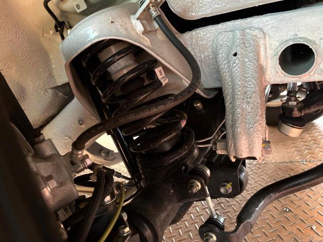 ジムニーノマド ＦＣ　禁煙車　純正８型ナビ　バックカメラ　セーフティサポート　レーダークルーズ　シートヒーター　ＬＥＤヘッド　ダウンヒルアシスト　コーナーセンサー　横滑防止装置　アイドリングストップ　純正１５アルミ　ＥＴＣ（23枚目）